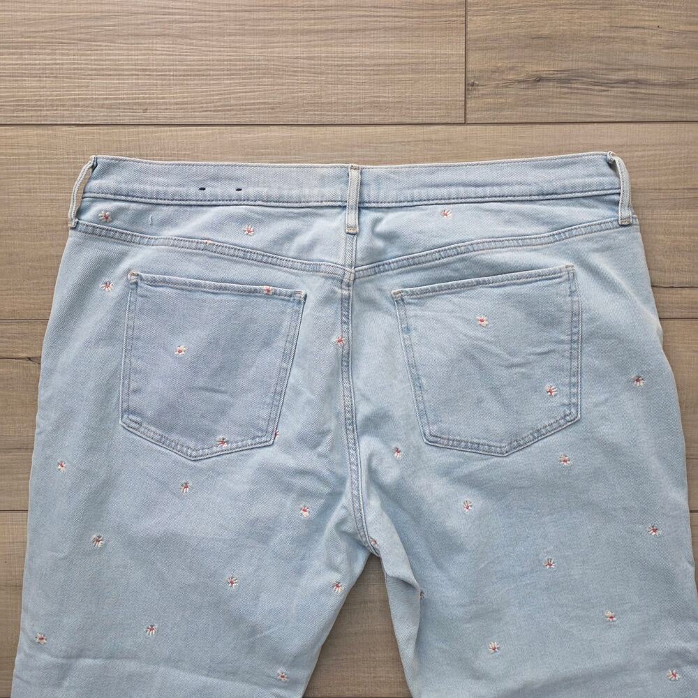 GAP Light Wash Floral Embroidered Girlfriend’s Jeans Women Sz 16/33 - Picture 6 of 14